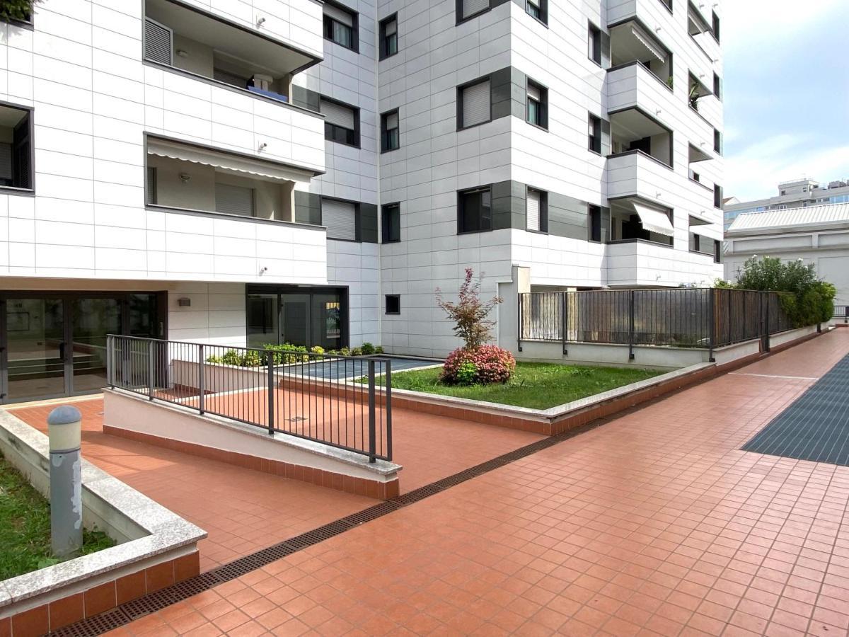 Appartamento Sulla Metro 3 Gialla Maciachini Milano Ngoại thất bức ảnh