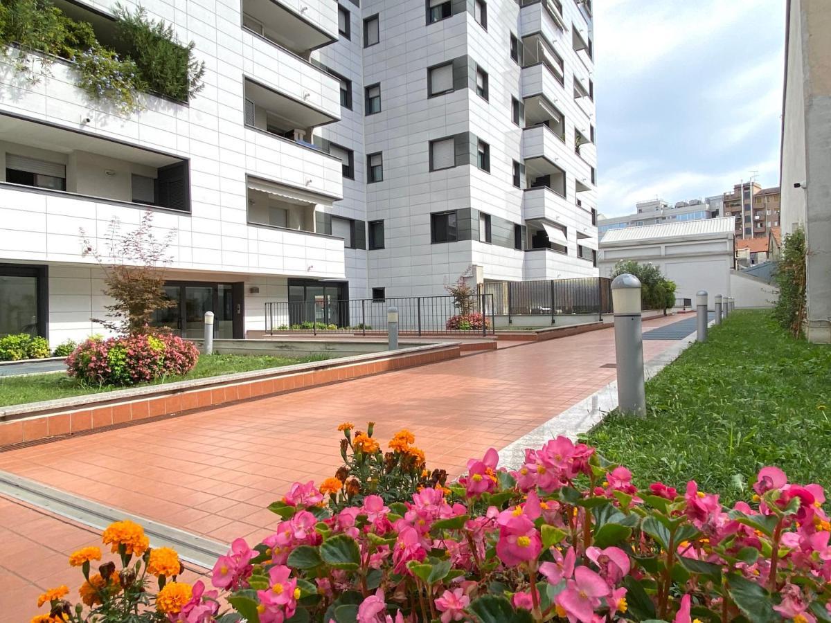 Appartamento Sulla Metro 3 Gialla Maciachini Milano Ngoại thất bức ảnh